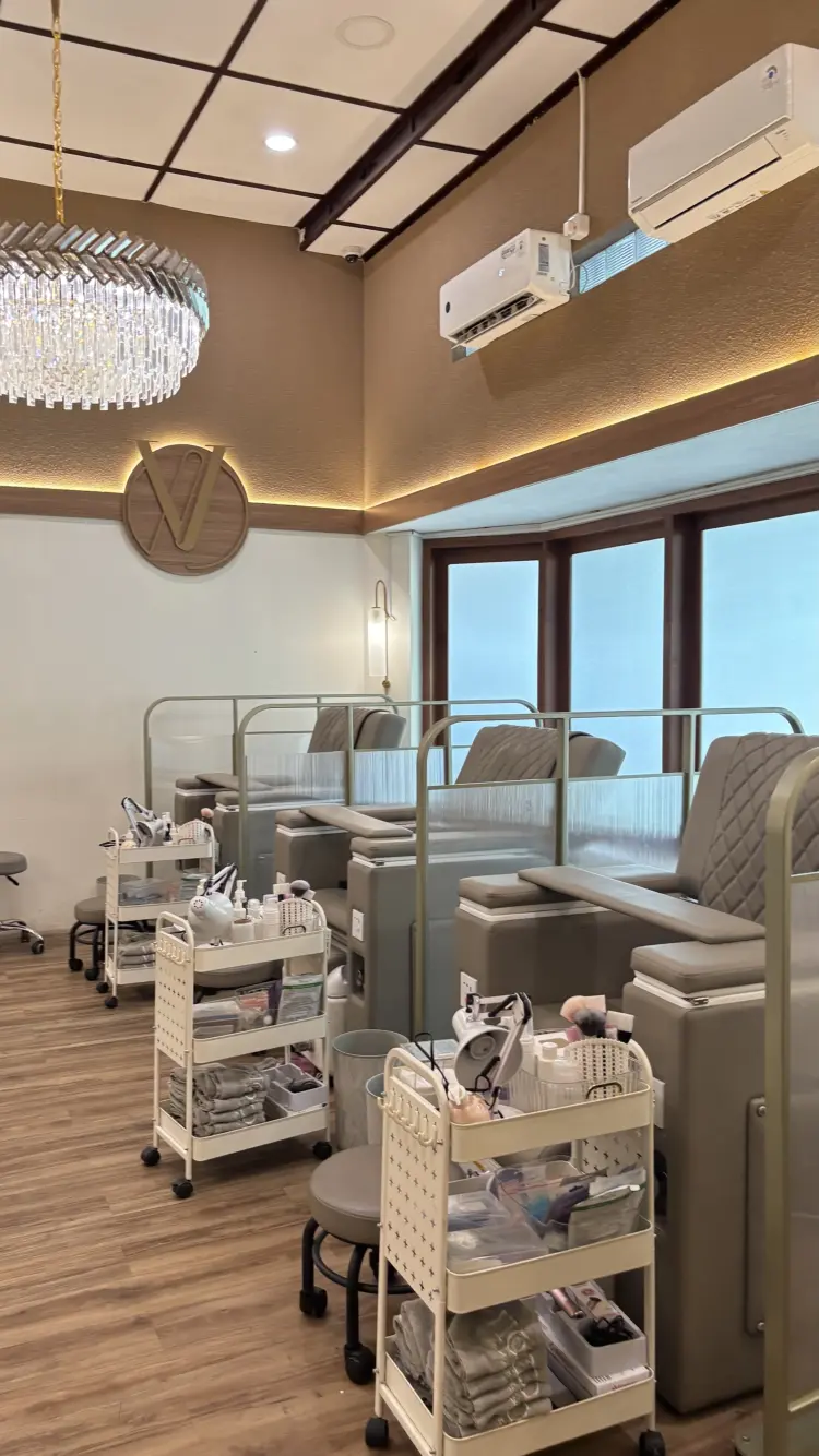 VIOTA BEAUTY BAR PANDERMAN 1