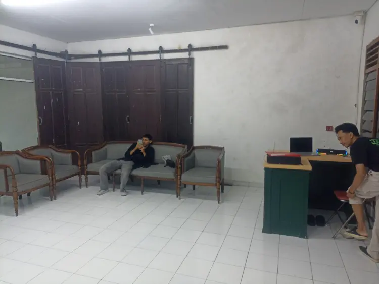 Ten Barbershop & Coffee Cabang Berbah 1