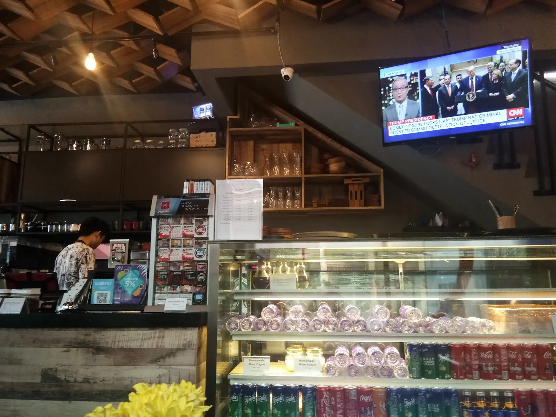 Para karnivora Jakbar, merapat! Iga babi di sini, enaknya sampe bikin pengen teriak Anjay 4