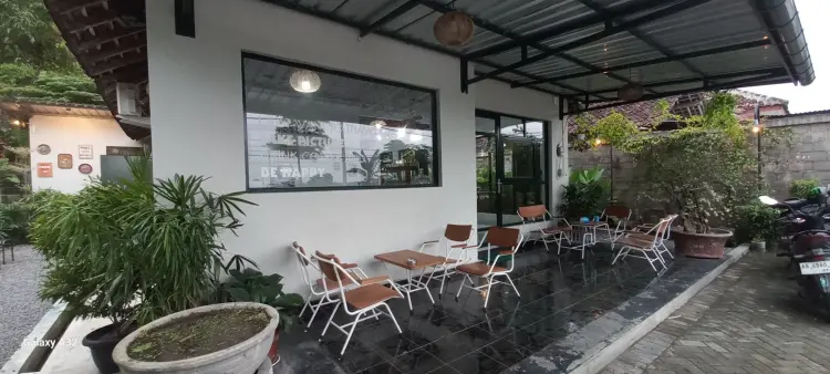 Hita Coffee & Eatery 8