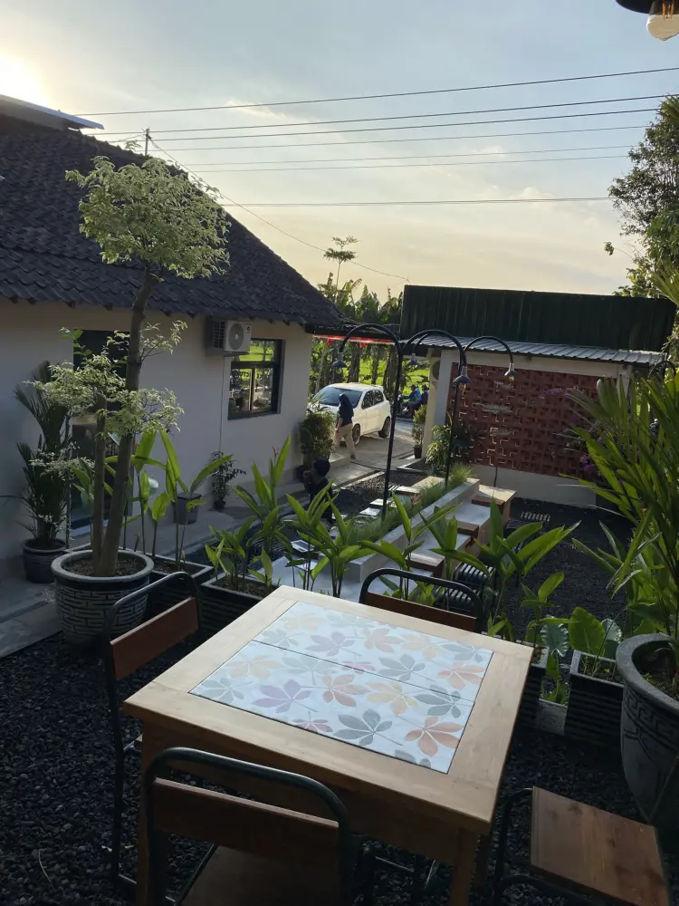 Hita Coffee & Eatery 2