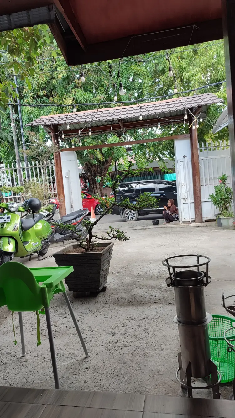 Warung Komar 9 8