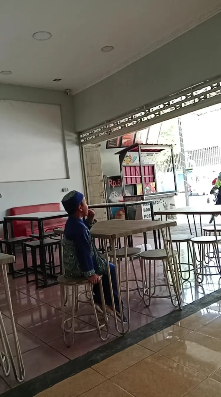 Level Up Cafe and Resto 5