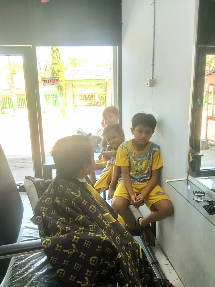 Gumala barbershop 1
