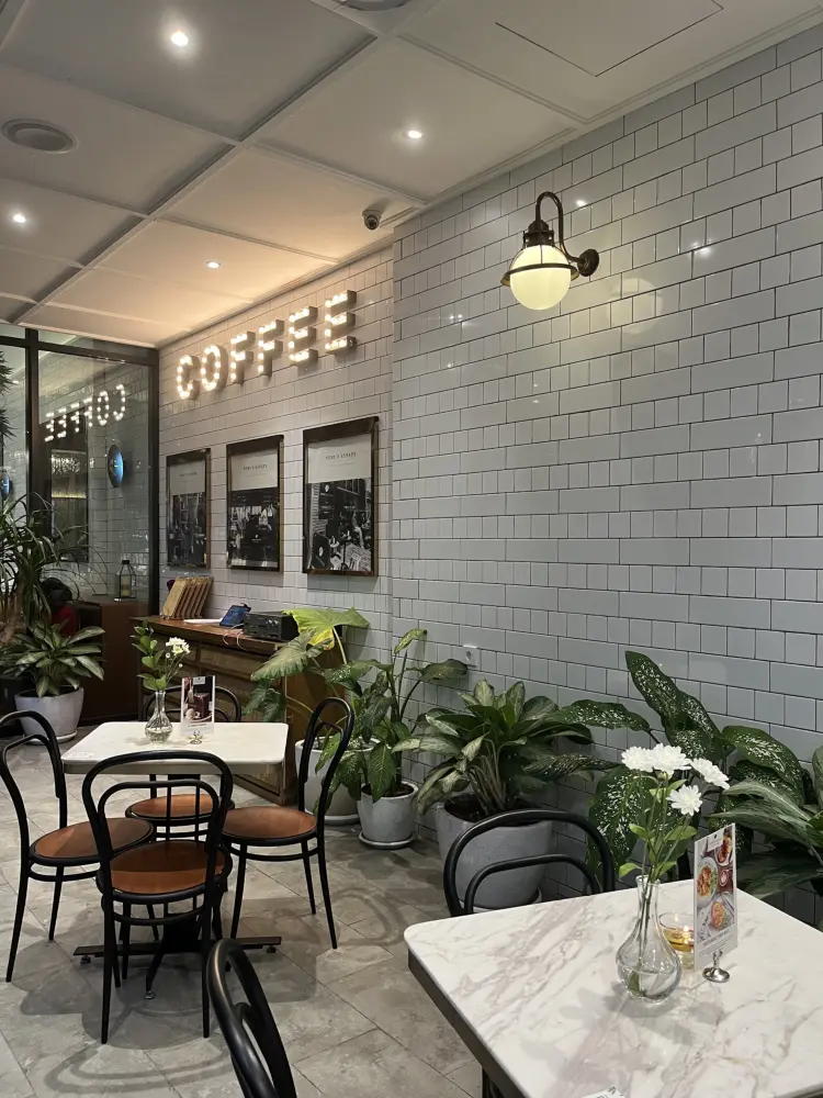 Toby's Estate Pakuwon Mall Bekasi 5