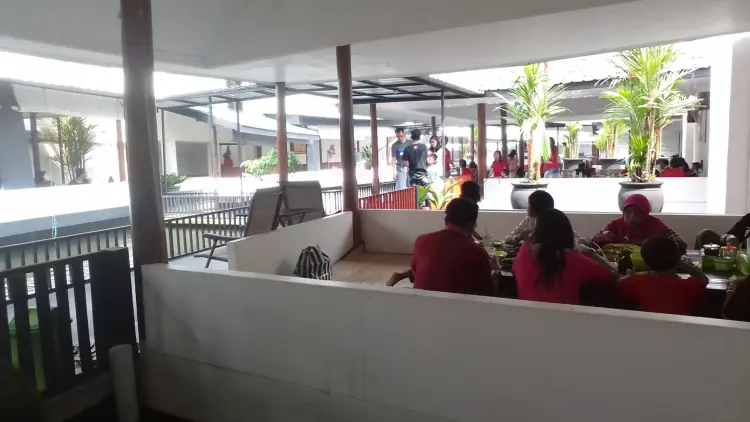 Lesehan dan Kolam Pancing KRESNA 2