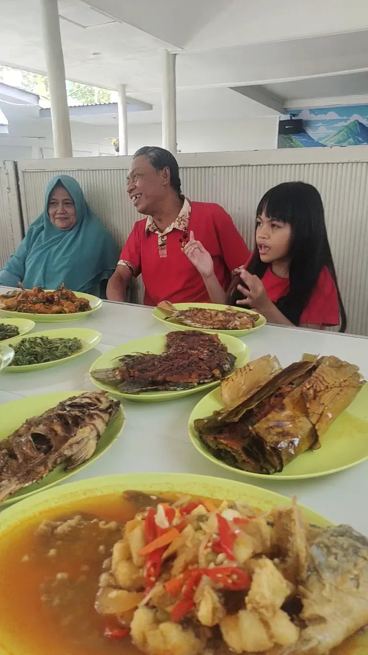 Lesehan dan Kolam Pancing KRESNA 6