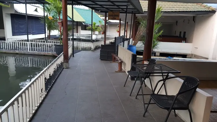 Lesehan dan Kolam Pancing KRESNA 4