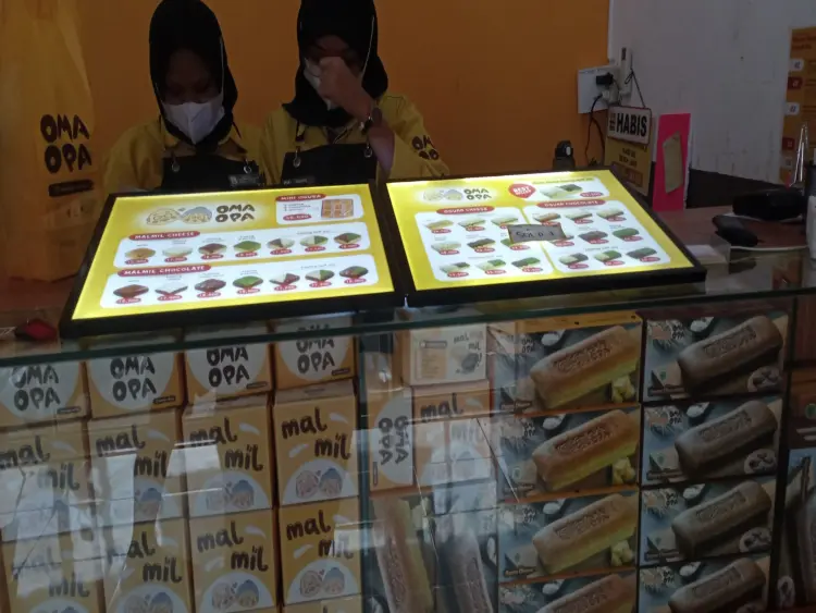 Oma Opa Cakery Makamhaji 8