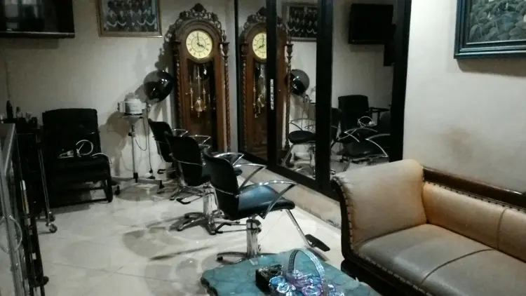 Chita Salon 1