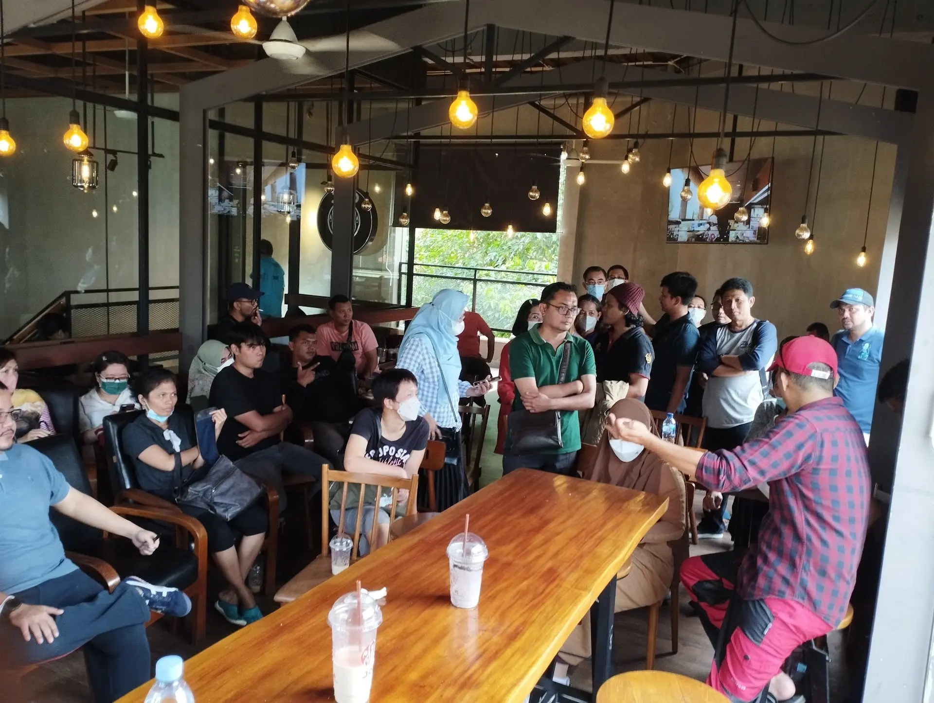 South Tangerang Drivers, Assemble! What kind of godly experience is conquering 3 drive-thrus at once? 6