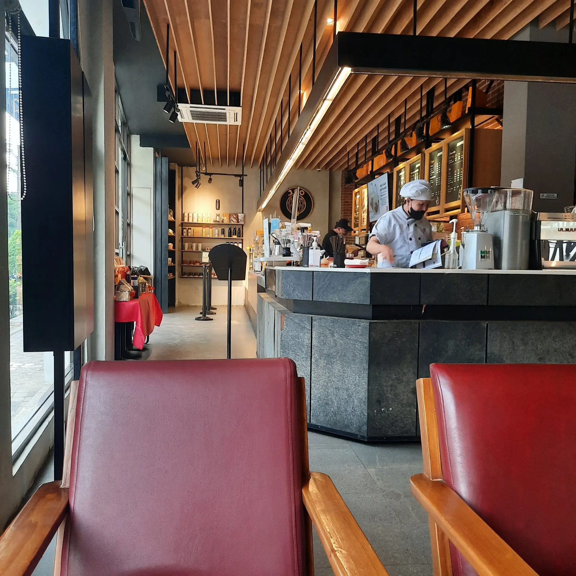 South Tangerang Drivers, Assemble! What kind of godly experience is conquering 3 drive-thrus at once? 5