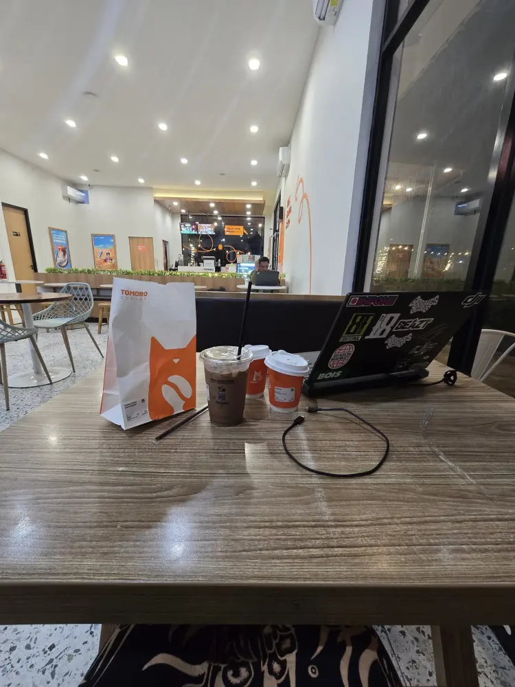 TOMORO COFFEE - Karadenan 9