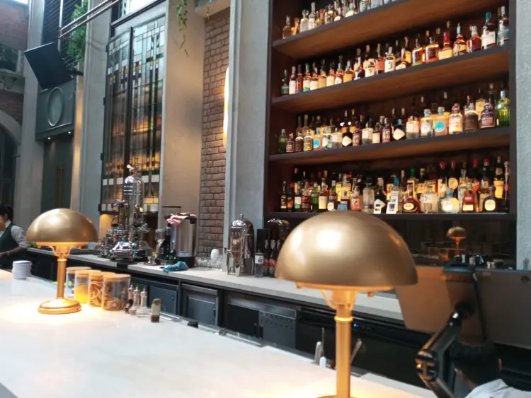 SKOLA Courtyard & Restaurant 6