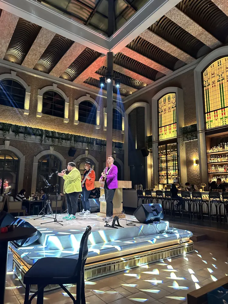 SKOLA Courtyard & Restaurant 5