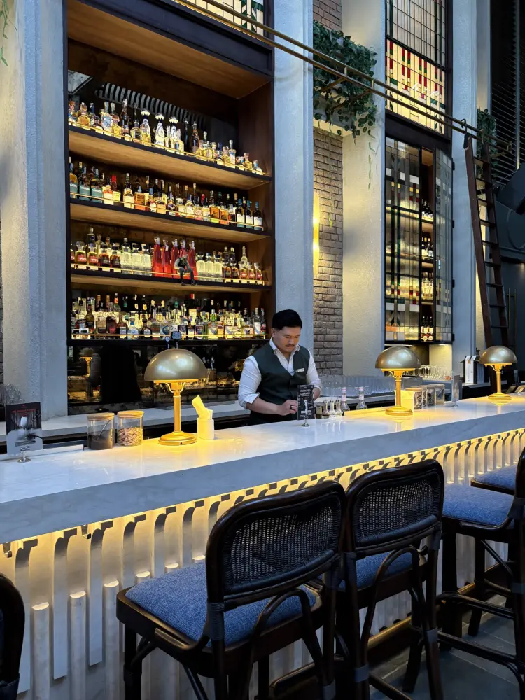 SKOLA Courtyard & Restaurant 8