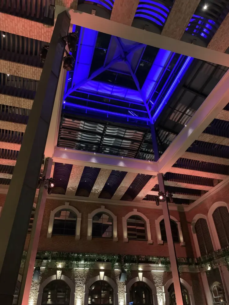 SKOLA Courtyard & Restaurant 10