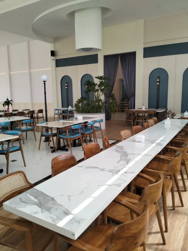 Flora Garden Cafe & Resto 6