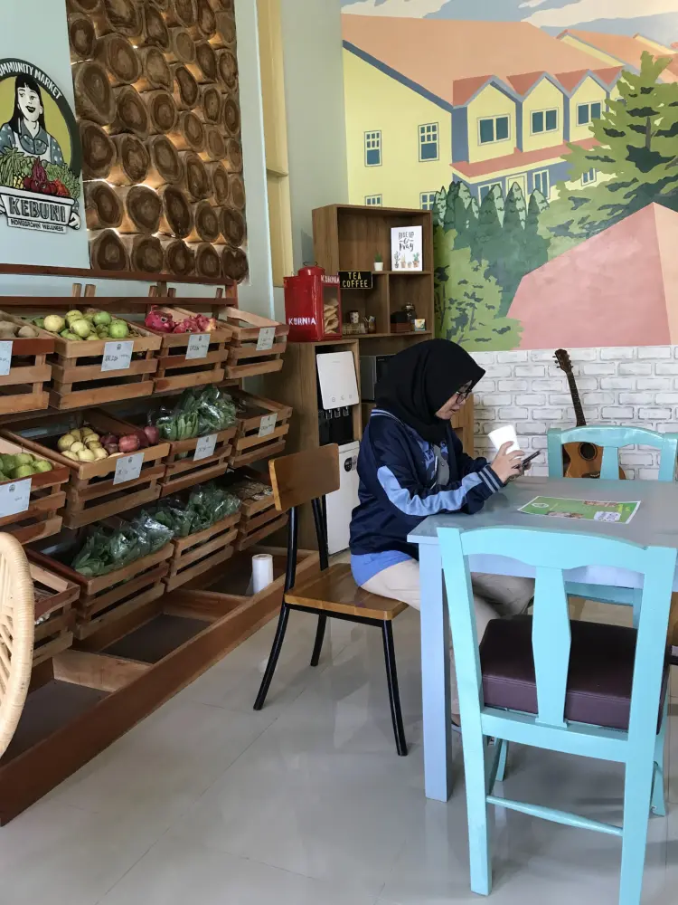 Kebuni Juice - Jus Luber, Roti Bakar & Platter untuk Keluarga 9