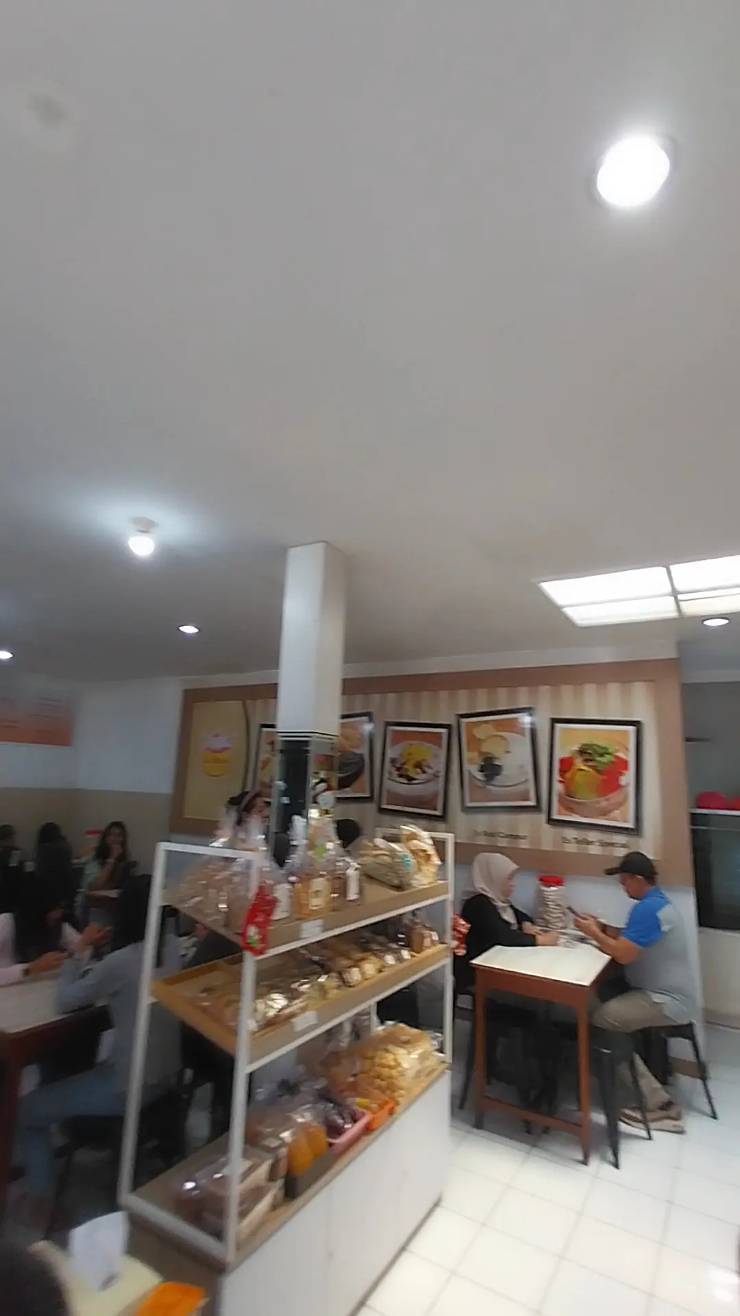 Nongkrong di warung legendaris Magelang? Anjay, mending pesen dessert-nya aja 4