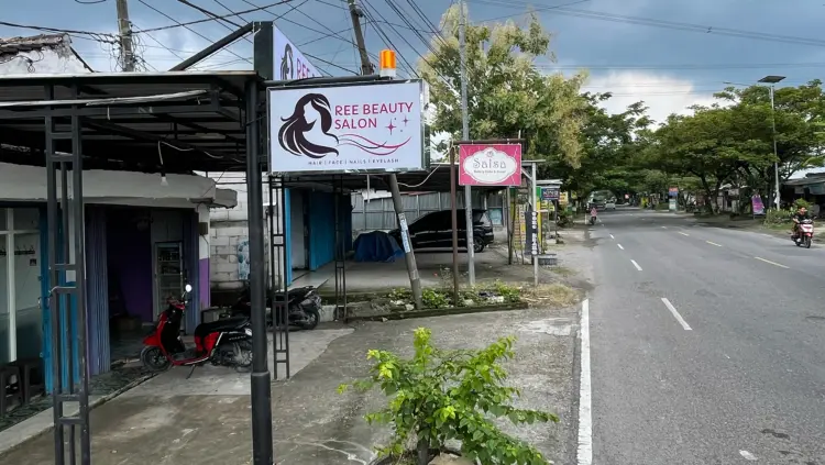 REE BEAUTY SALON 1