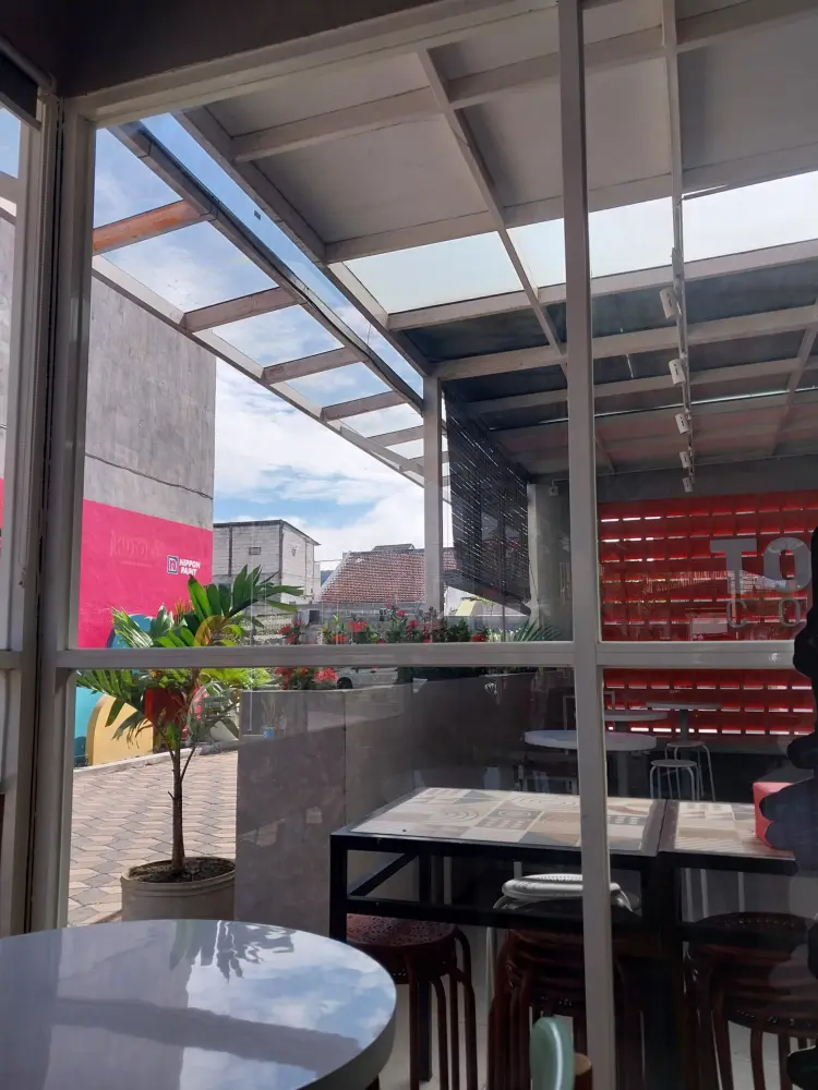 Tomoro Coffe - Monumen Pesawat Suhat 5