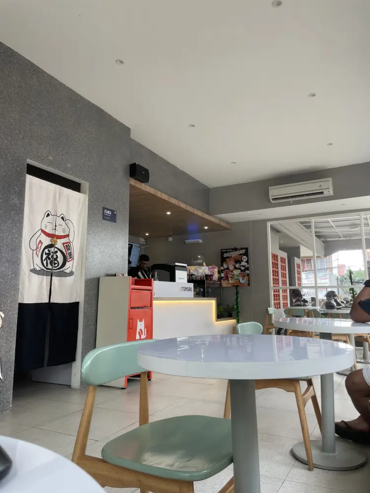 Tomoro Coffe - Monumen Pesawat Suhat 3