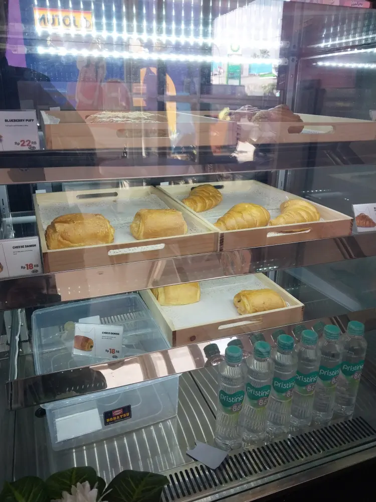 Tomoro Coffe - Monumen Pesawat Suhat 4