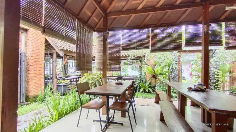 dJOGLO Waroenk & Batik 9