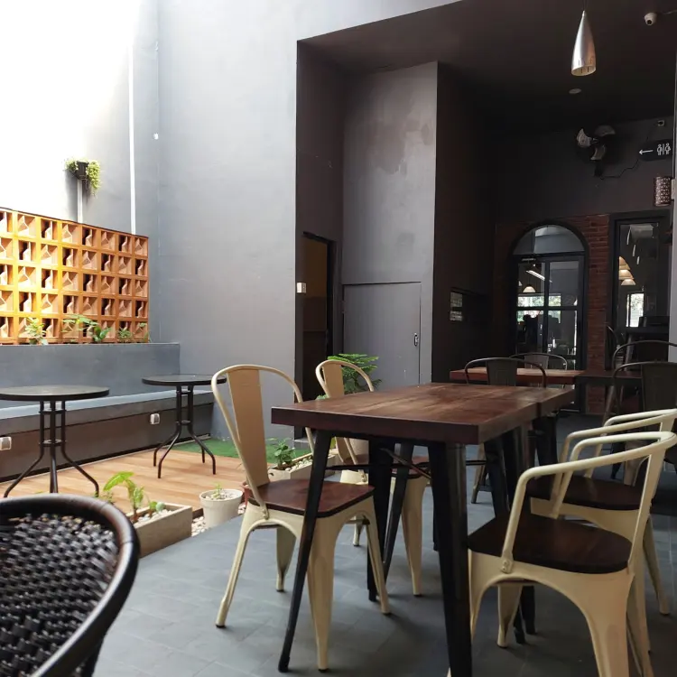 PRESTCO Cafe & Eatery 10