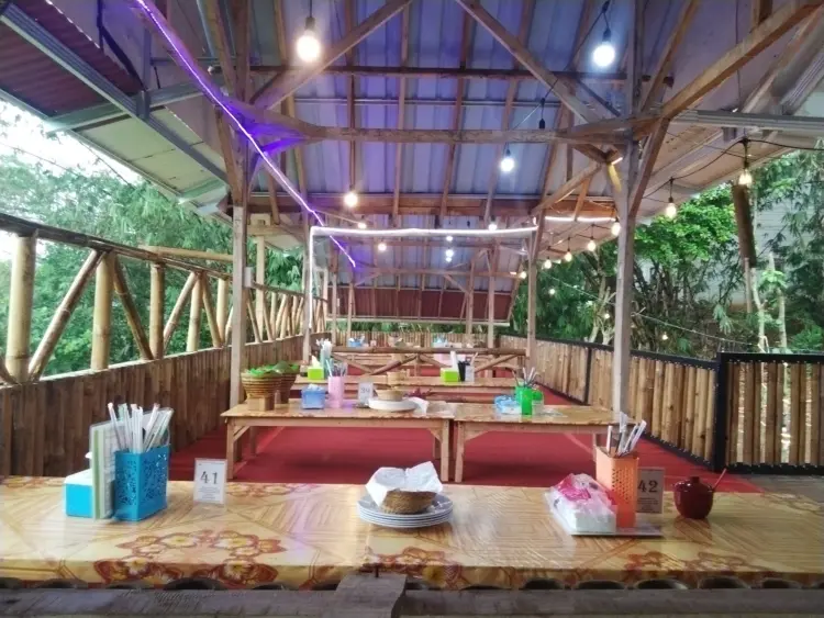 Rumah Makan Lesehan Tumpah 1