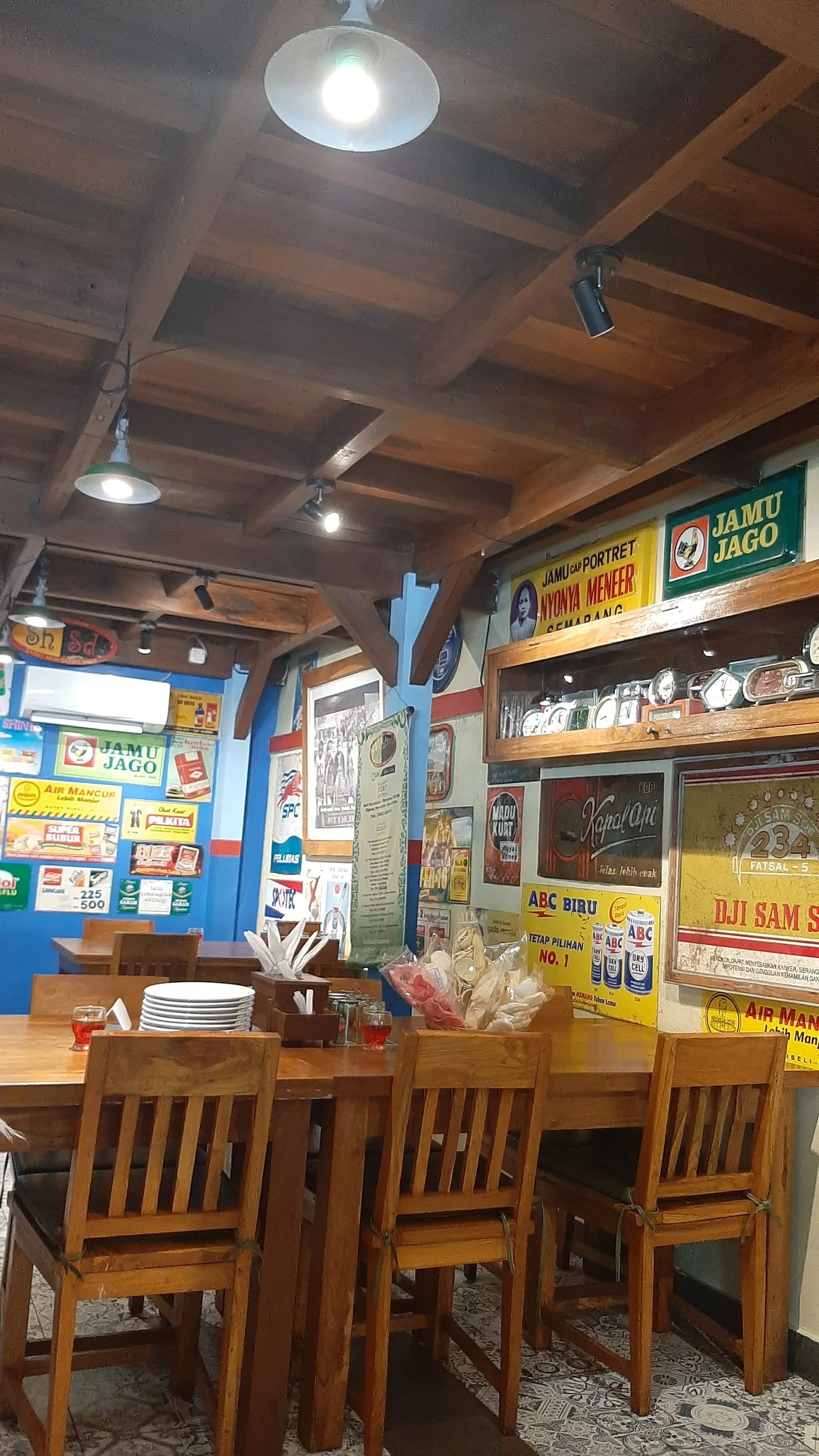 Chicken's gone in one bite! I'm telling you, order double at this legendary Sundanese spot in South Tangerang. 7