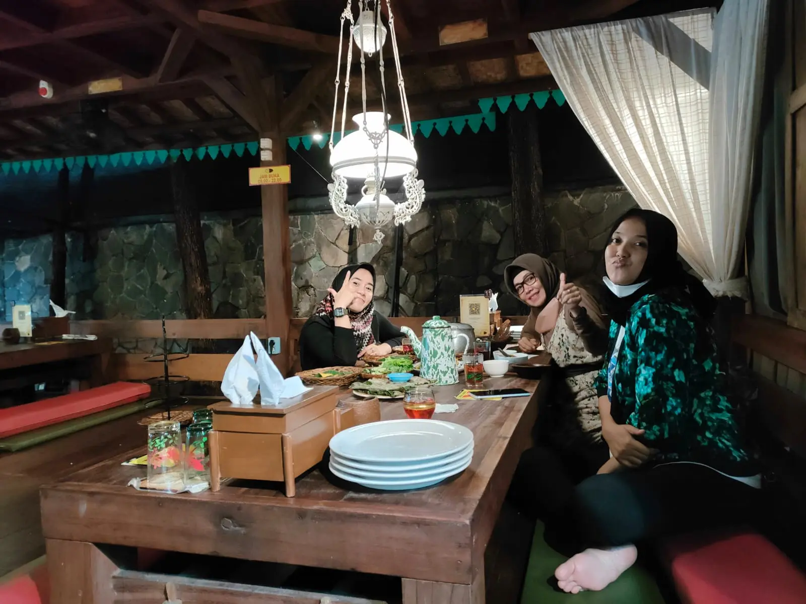 Chicken's gone in one bite! I'm telling you, order double at this legendary Sundanese spot in South Tangerang. 6