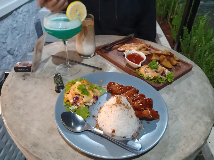 Afdhol.V2 Cafe & Resto Ciawi 9