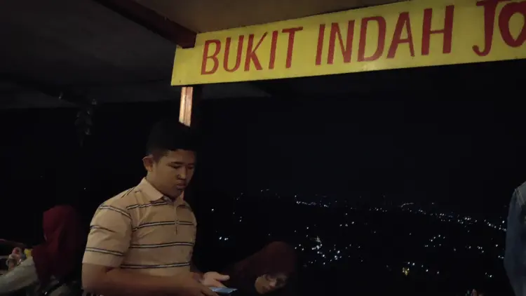 Bukit Indah | Resto & Hotel 10