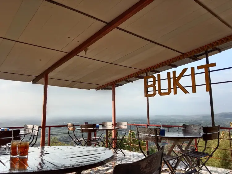 Bukit Indah | Resto & Hotel 3