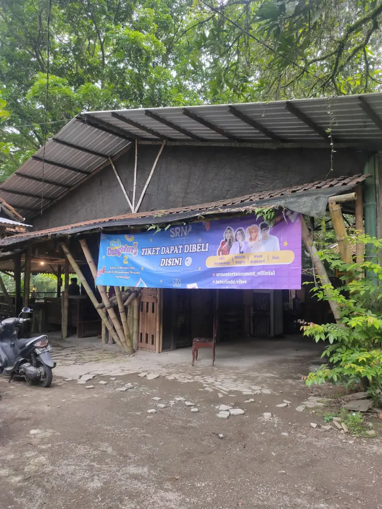 Riverside Coffee Shop 1