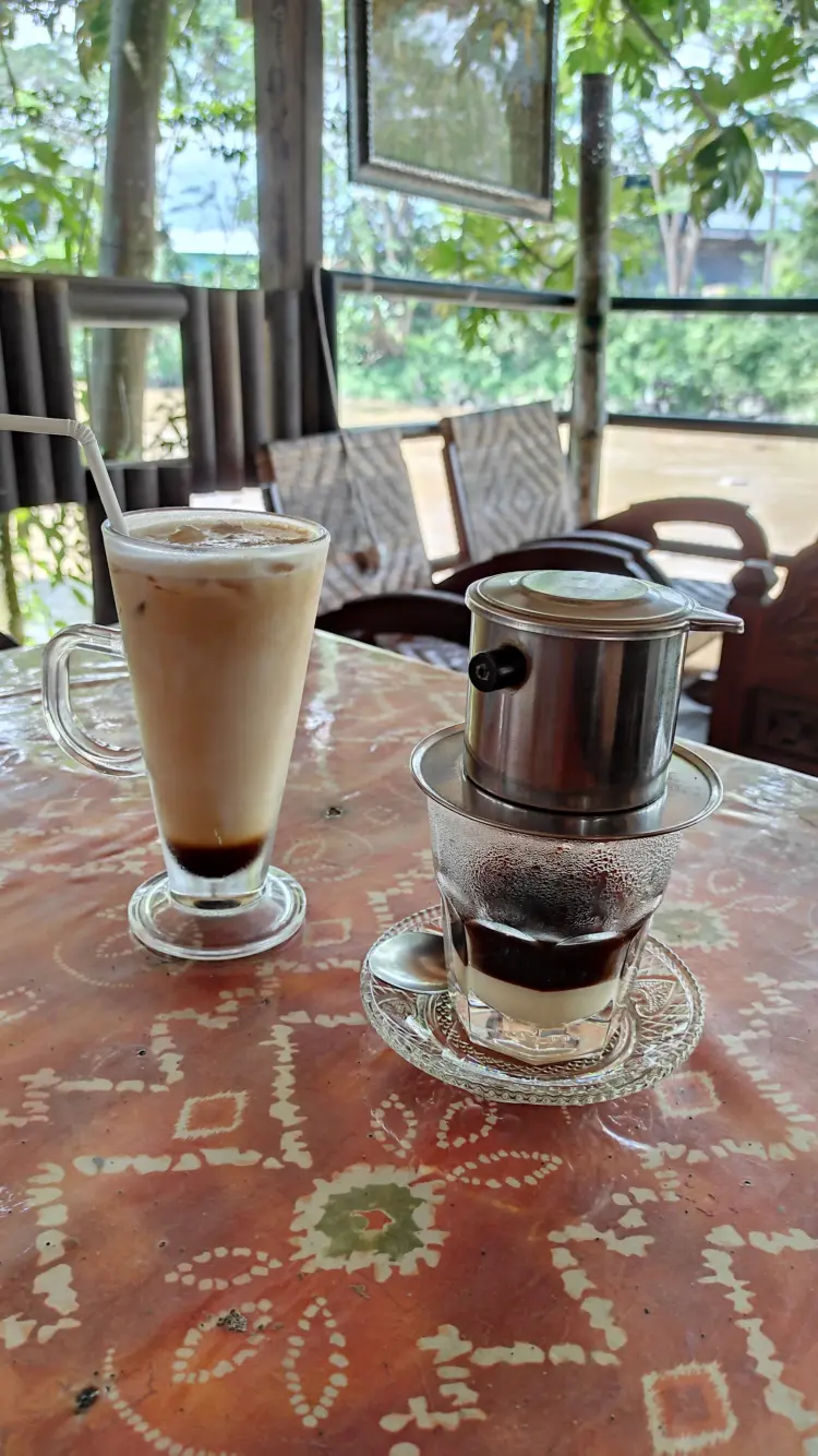 Riverside Coffee Shop 8