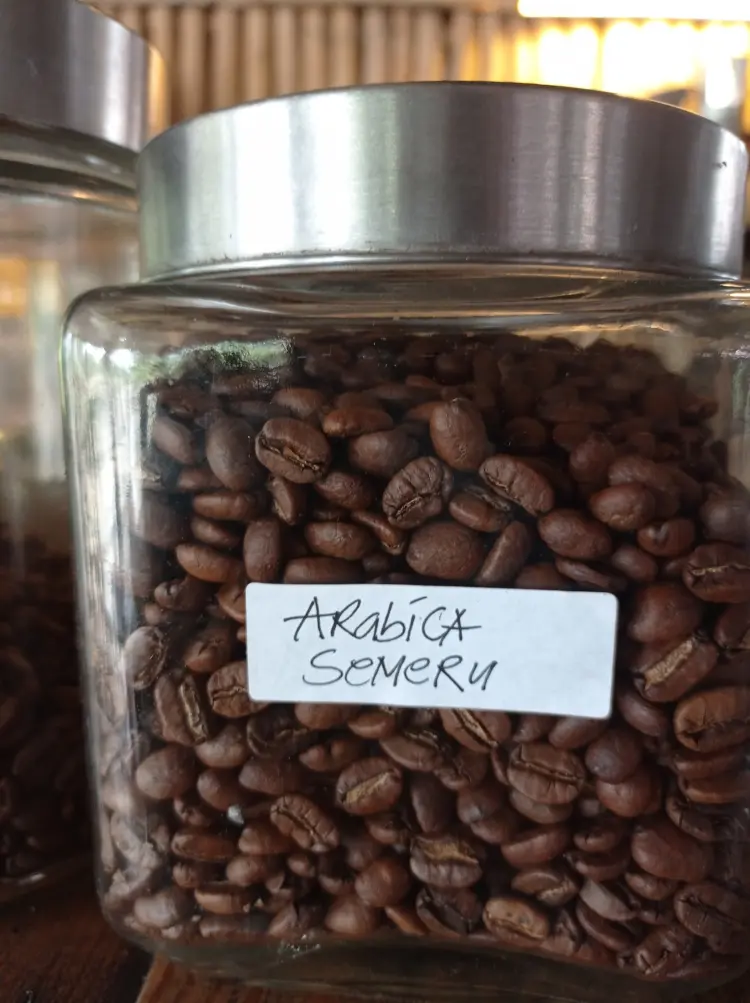 Riverside Coffee Shop 10