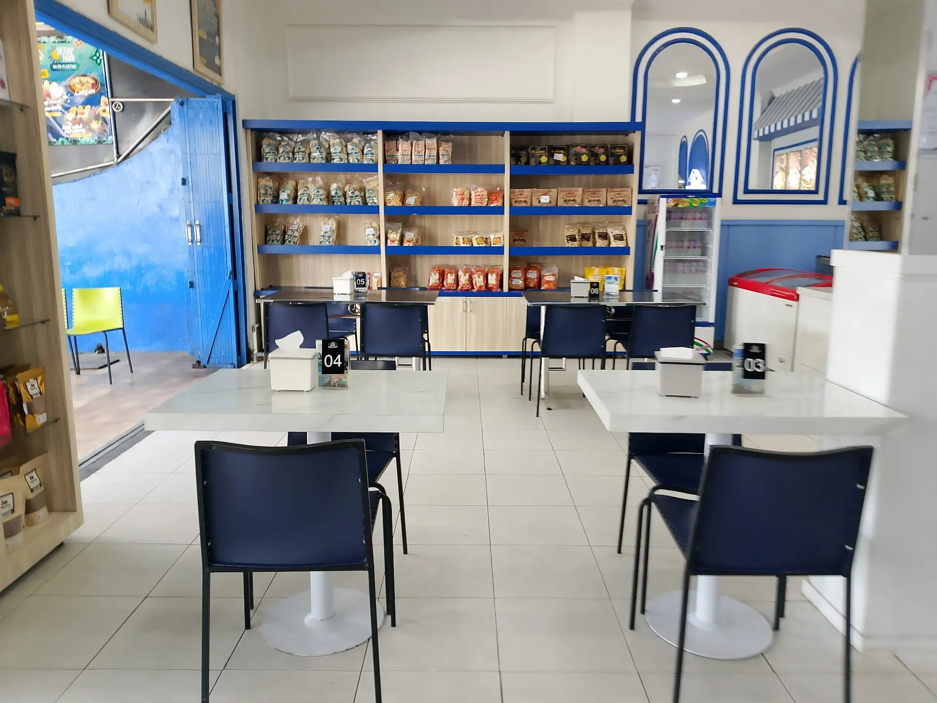 Who says Lampung is only about the sea? This decades-old fish cake shop is the real answer 2