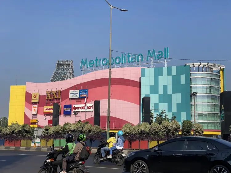 Metropolitan Mall 1
