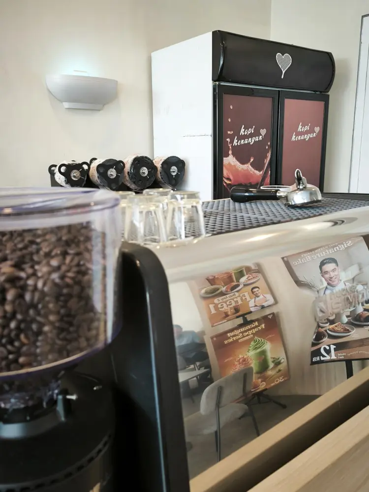 Kopi Kenangan - Ruko Driyorejo Kota Baru S03 - 018 & 019 5