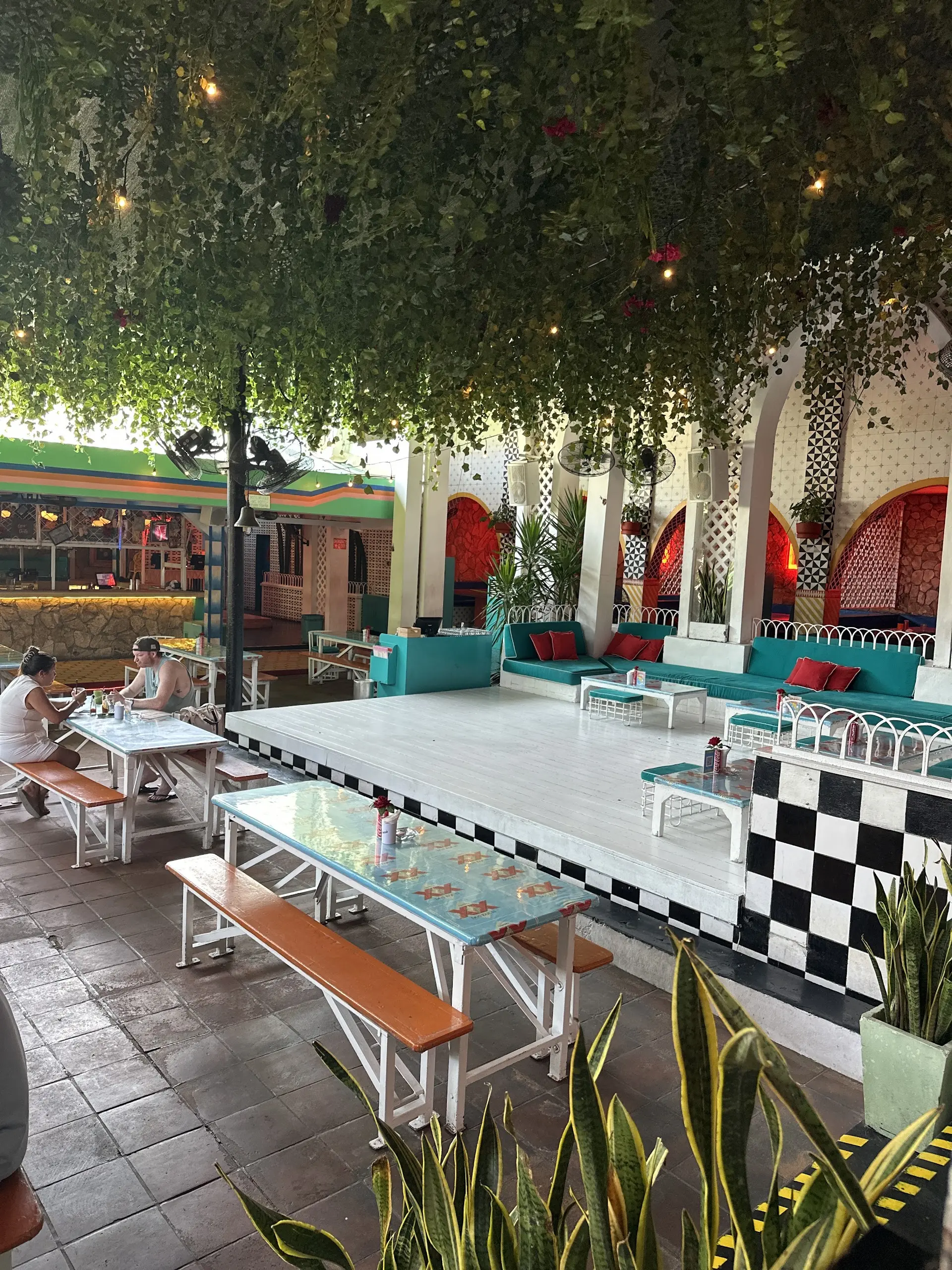 Kata siapa Bali cuma buat Chill doang? Tempat ini lewat jam 9:30 langsung berubah jadi diskotek 8