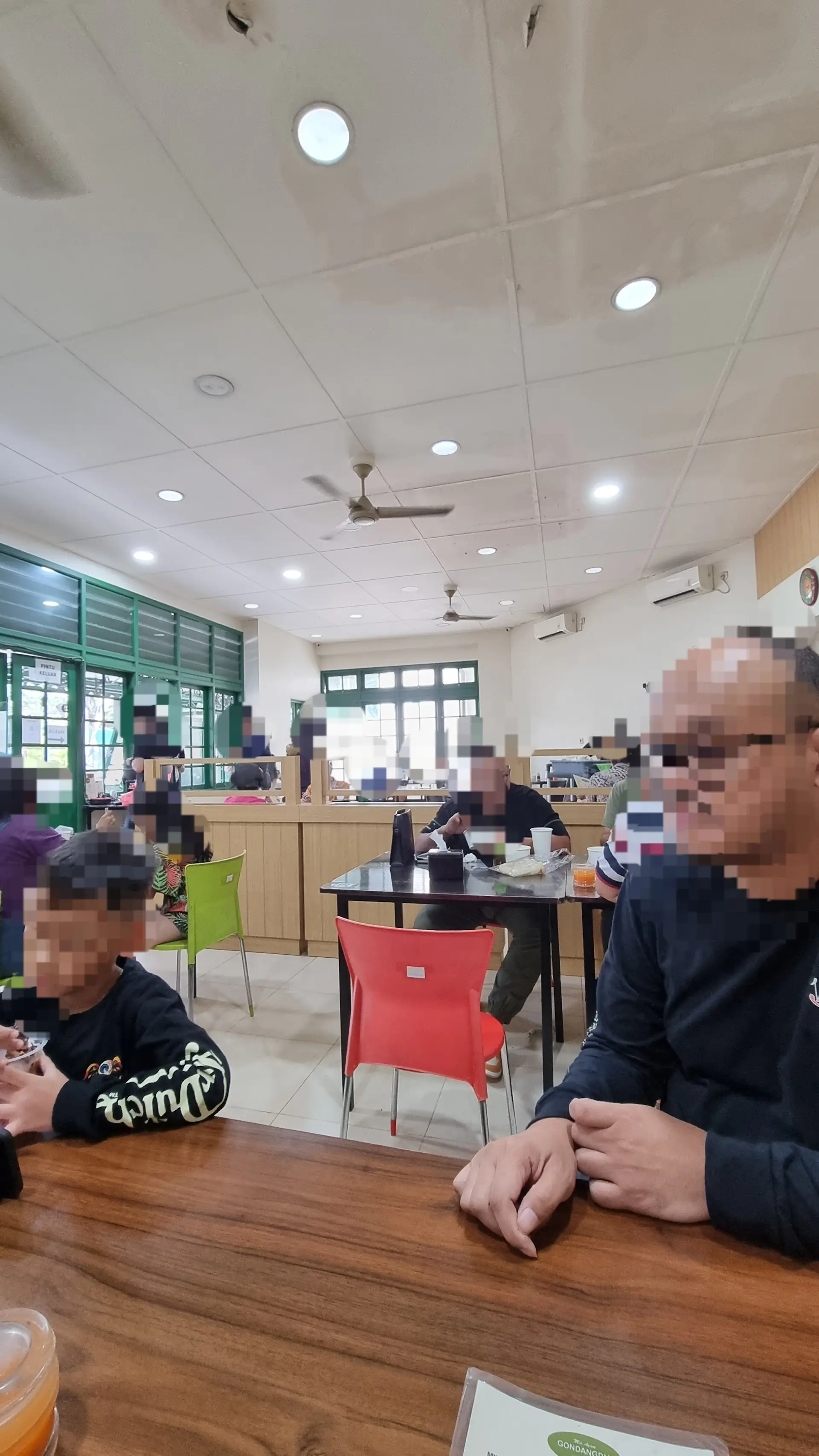 40k for Bakmi in a paper bowl from a legendary Jakarta shop? Anjay, I'm so done. 3