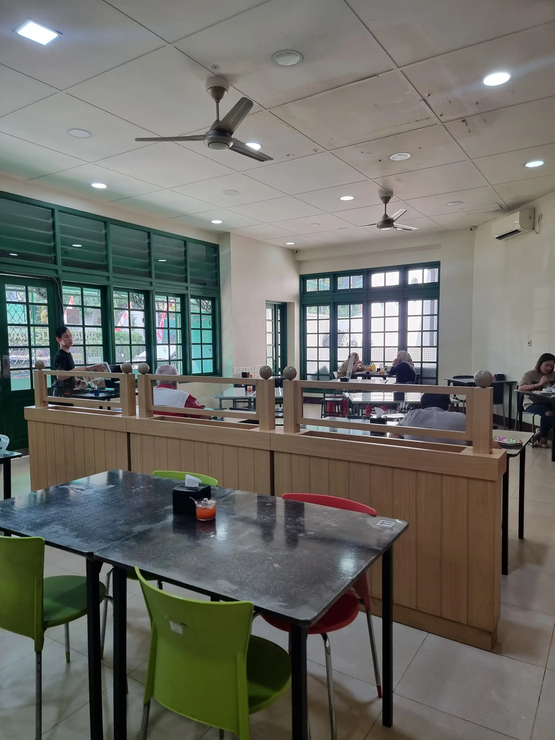 40k for Bakmi in a paper bowl from a legendary Jakarta shop? Anjay, I'm so done. 6