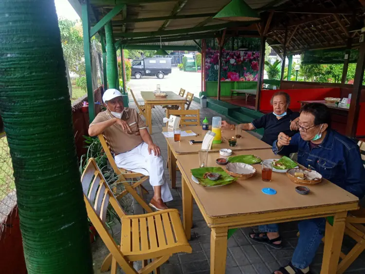 Warung Lesehan Parahiyangan 6