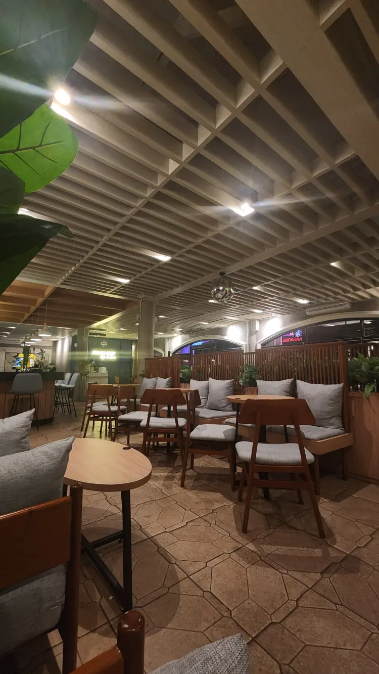 Max-Max Bogor Cafe & Resto 10