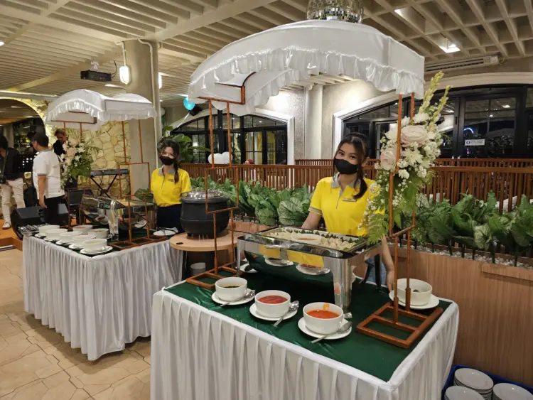 Max-Max Bogor Cafe & Resto 6