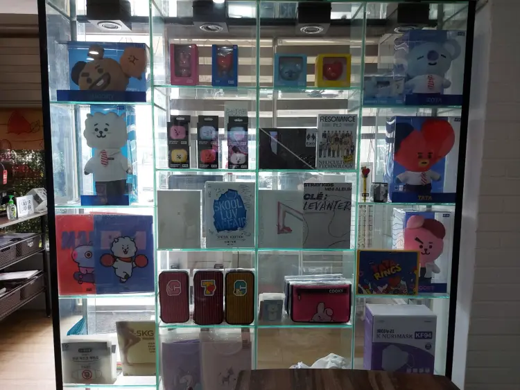 Sorry Sorry Cafe & Resto 9