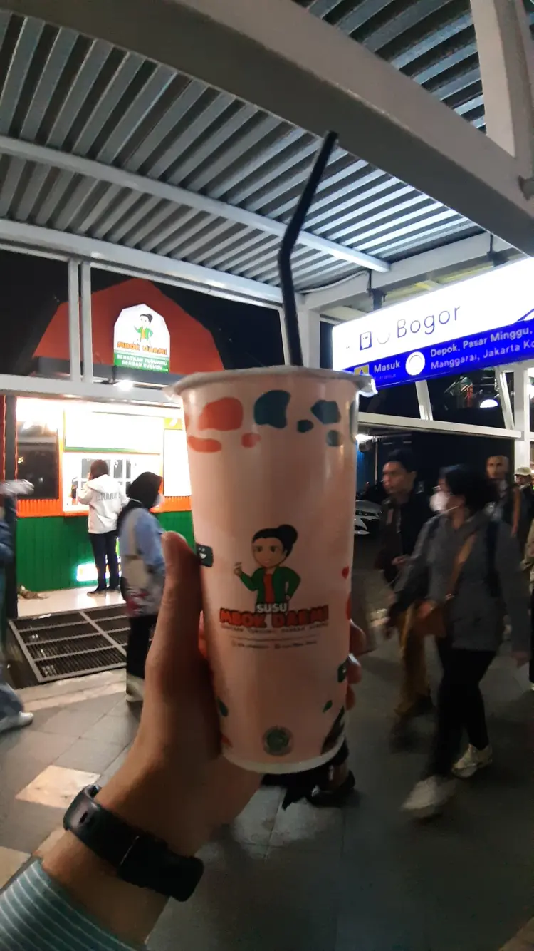 Susu Mbok Darmi, Stasiun Bogor 2